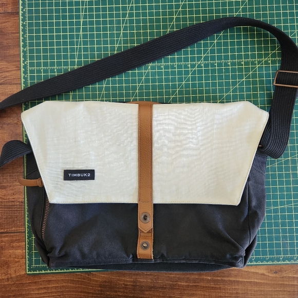 Timbuk2 Cream and Dark Gray Messenger Sunset Satchel - Picture 1 of 11